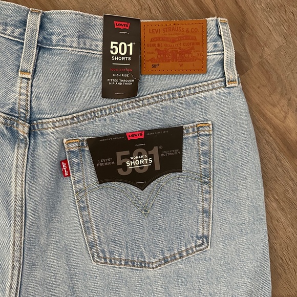 NWT Levi's® Premium 501® Original High Rise Light Wash Distressed Jean Shorts - Picture 6 of 6